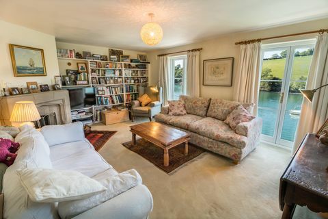 Otter Cottage - Falmouth - Cornwall - lounge - Savills