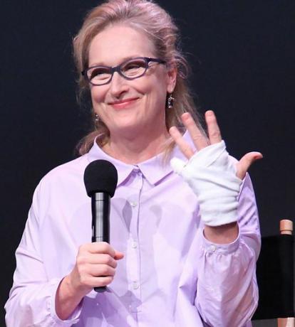 Meryl Streep, sambil memulihkan diri dari "tangan alpukat."