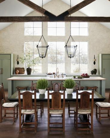 rumah akhir pekan di texas hill country yang dirancang oleh alexandra kill interiors