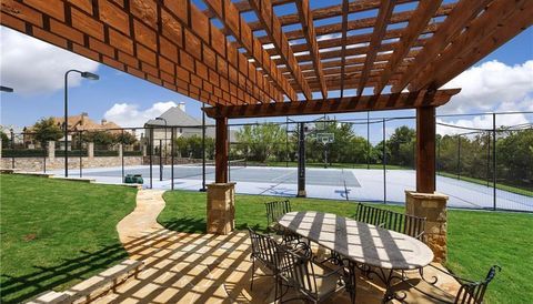 Selena Gomez Fort Worth, Lapangan Tenis Texas Mansion