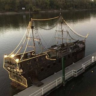 Kapal Bajak Laut di Sungai Mississippi