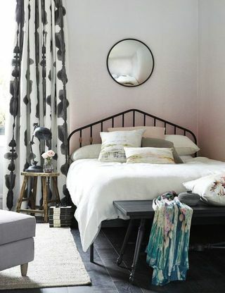 indah-kamar tidur-pink-ombre