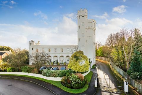 Rumah Ronnie Wood - Menara Ruxley - Surrey - Zoopla