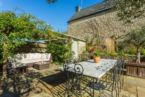 Elm House, Shipton-under-Wychwood, Chipping Norton - patio - £ 1,1 juta - Butler Sherborn