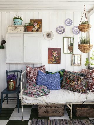 Oleh Carina Olander diambil dari Shed Décor oleh Sally Coulthard (Jacqui Small LLP).