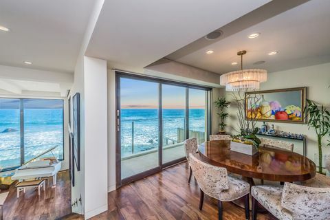 Bekas rumah pantai Barry Manilow di Malibu, Los Angeles, California dijual