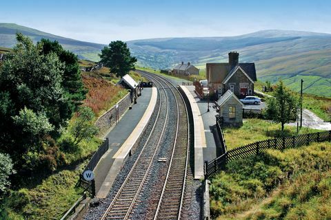 Stasiun Penyok - kereta api - platform - Cumbria