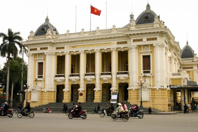 gedung opera hanoi dibangun oleh kolonial perancis