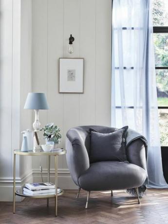 kursi aksen dfs darcy velvet, house beautiful, hb x license shoot 22 Maret 2021, fotografer polly wreford, stylist jen haslam, produksi sarah keady