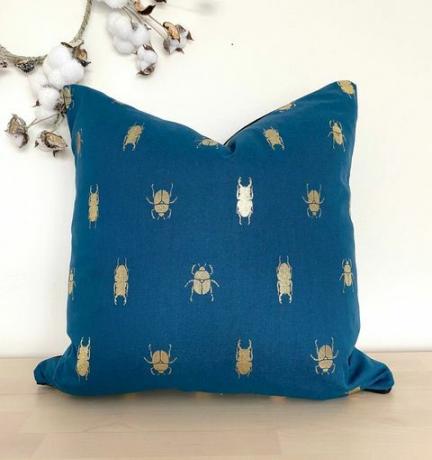 bantal serangga dengan warna biru tua dari etsy