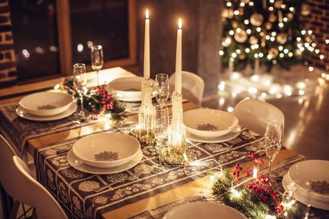 Pengaturan meja untuk makan malam Natal