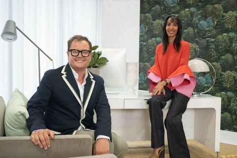 nama program master desain interior dengan alan carr tx na episode master desain interior dengan alan carr presenter generics tanpa presenter gambar generik acara yang diembargo secara ketat tidak untuk dipublikasikan sebelum jam 0001 pada hari selasa 26 januari 2021 alan carr, michelle ogundehin c banijay fotografer ellis o'brien