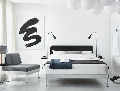 Foto tempat tidur IKEA yang dapat disesuaikan