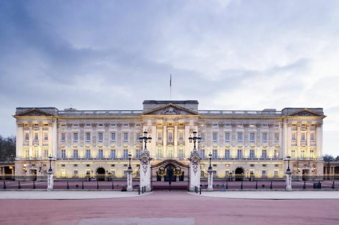 tempat tinggal utama ratu elizabeth dan pangeran philip