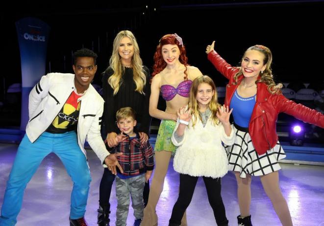 disney on ice mempersembahkan acara skating selebritas liburan pesta pencarian mickey