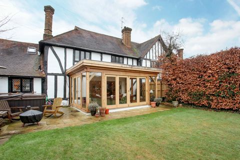 Tower Cottage - Surrey - belakang - Fine & Country