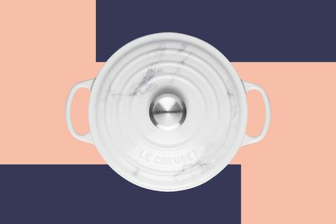 Le Creuset menambahkan casserole besi cor decal sticker ke koleksinya