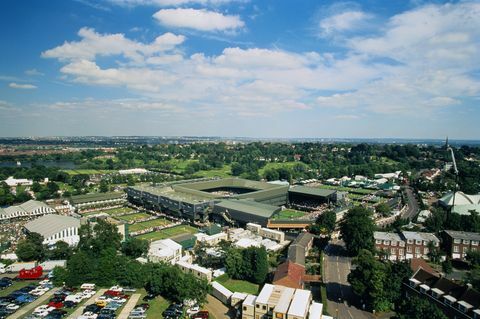 Inggris, London, Klub Tenis Wimbledon, pemandangan ke seberang lapangan di musim panas