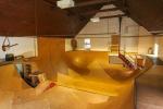 Balai Desa Dikonversi Untuk Dijual di Norfolk Dengan Skatepark Dalam Ruangan