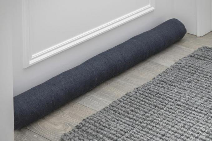 Garden Trading Compton Draft Excluder dalam Carbon - Linen