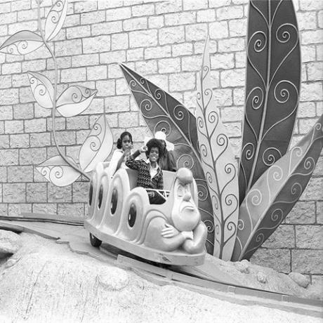 Foto disney terbaik sylvers alice in wonderland ride disneyland