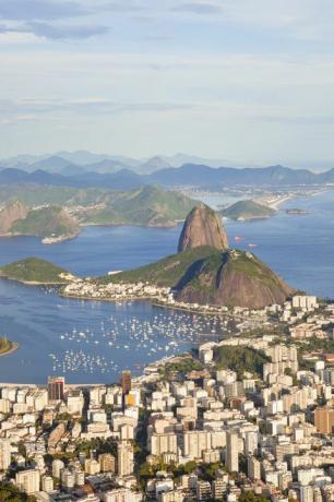 gunung sugarloaf di teluk guanabara rio de janeiro