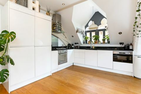 Apartemen modern di bekas kapel untuk dijual di East Dulwich, London