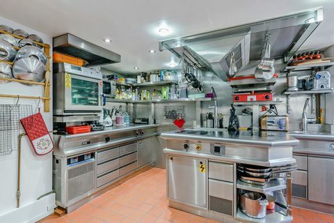 Dinham Weir House - Linney - Ludlow - dapur - Strutt & Parker