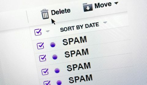 Layar komputer, menampilkan akun email yang penuh dengan spam