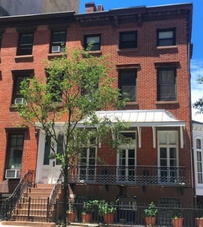 bekas rumah elsie de wolfe, the washington irving house, yang terletak di irving place dan east 17th street di new york city