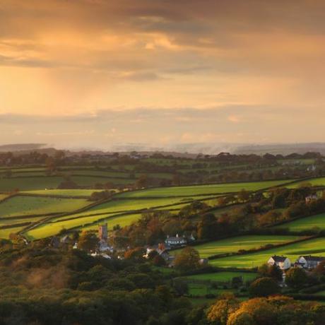 idyll pedesaan dari meavy, devon saat matahari terbenam