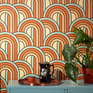 Teruskan Wallpaper Bergulir di Duck Egg Blue, Burnt Orange, dan Sand