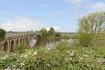 Bekas rumah tol yang terletak di sebelah Jembatan Mythe Thomas Telford dijual