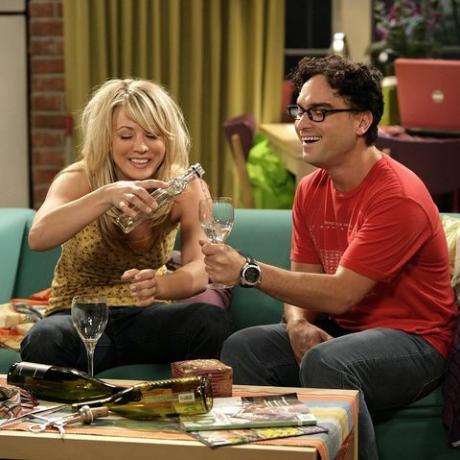 los angeles 18 agustus jiminy conjecture leonard johnny galecki, right and penny kaley cuoco, left berjuang untuk pulih dari canggung sambungan pertama, pada teori big bang, senin, 28 september 930 1000 pm, etpt di jaringan televisi cbs foto oleh sonja flemmingcbs via getty gambar-gambar