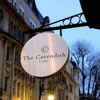 Teh Sore Prosecco Tanpa Dasar untuk Dua Orang di Mayfair Lounge & Grill di The Cavendish London