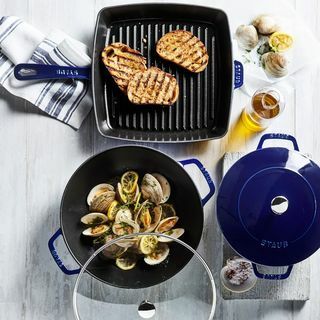 Staub 4 1/2-Qt. Panci Sempurna Berenamel