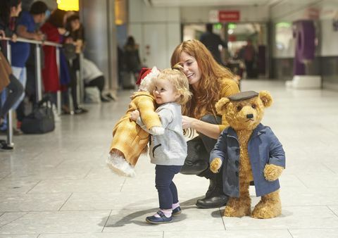 Iklan Heathrow Christmas - Steiff menyandang Doris dan Edward Bair di Bandara Heathrow