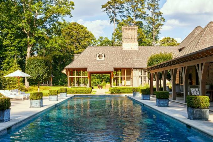 kolam renang dirancang oleh suzanne kasler dengan arsitek stan dixon poolside living