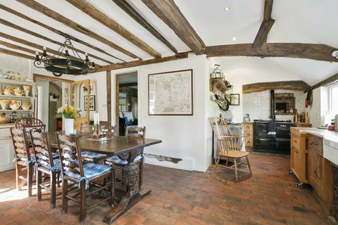 Picketts Farmhouse - Picketts Lane - Salfords - Redhill - RH1 5RG - kitchen - Savills