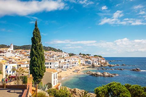 Kota tepi pantai Costa Brava yang indah di Provinsi Girona, Catalonia