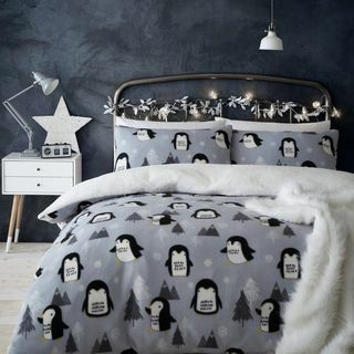 Cozy Penguin Fleece Christmas Duvet Cover Set