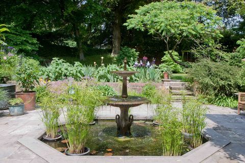 Air mancur Pagoda House, Winchester, Savill