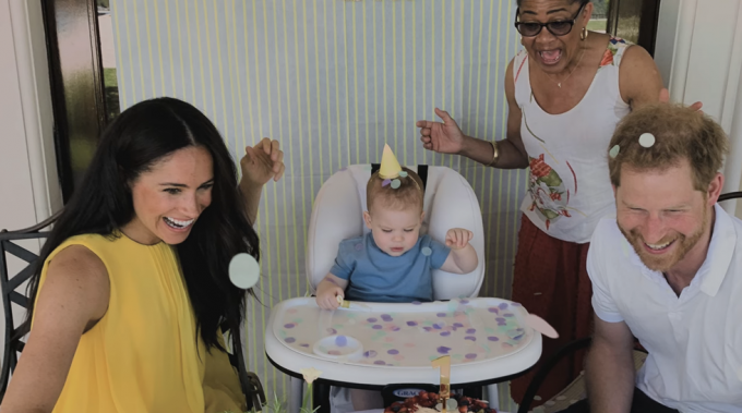 meghan markle dan pangeran harry dengan anak-anak mereka