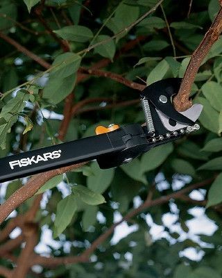 Fiskars 5' Pemangkasan Stik Tree Pruner