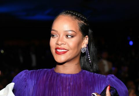 pasadena, california 22 februari rihanna menghadiri penghargaan gambar naacp ke-51, dipersembahkan oleh bet, di auditorium pasadena civic pada Februari 22, 2020 di pasadena, california foto oleh paras griffingetty images untuk taruhan