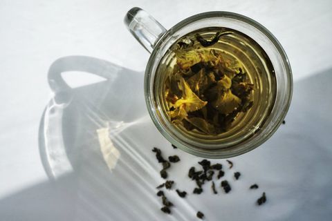 Minuman Herbal Teh Mint Segar Diisolasi Dengan Latar Belakang Putih