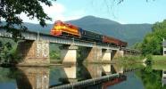Ekskursi Rail Baru Melintasi Pegunungan Tennessee Timur yang Indah dan Hiwassee River Gorge