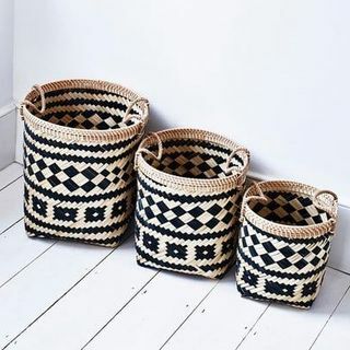 Set Tiga Keranjang Anyaman Bambu Hitam Bermotif