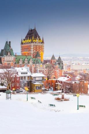 fairmont le chateau frontenac saat senja