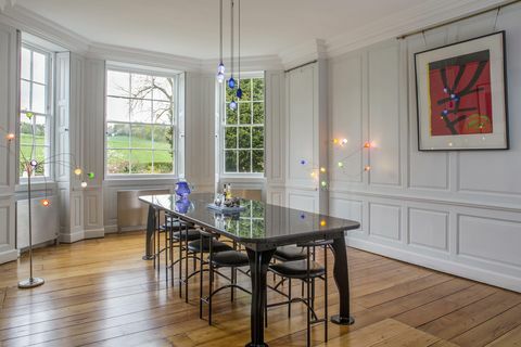 Ruang makan Missenden House, Savills